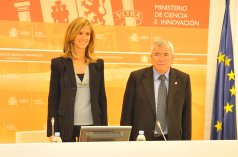 Pedro Castro y la Ministra de Ciencia e Innovación, Cristina Garmendia, en noviembre del 2009